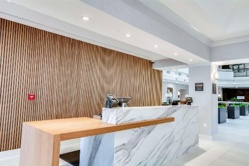 Embassy Suites by Hilton Louisville East - image 6