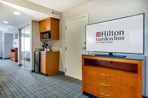 Hilton Garden Inn Louisville Airport - image 9