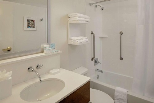Hampton Inn Louisville Downtown - image 10