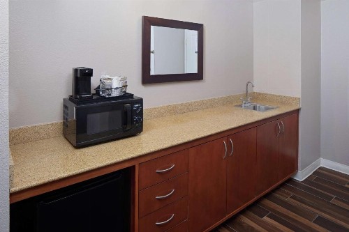 Hampton Inn Louisville Downtown - image 11