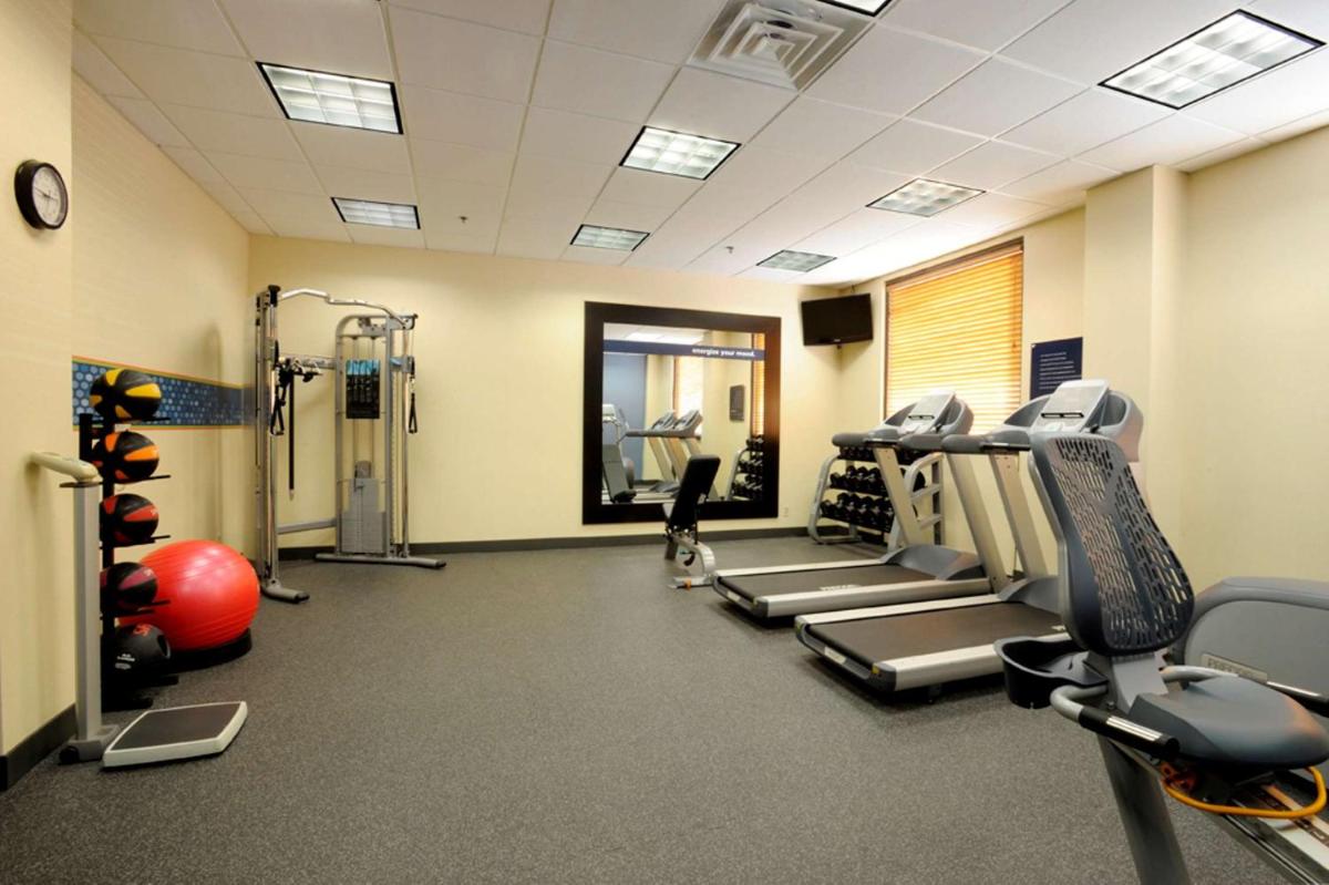 Hampton Inn Louisville Downtown - image 2