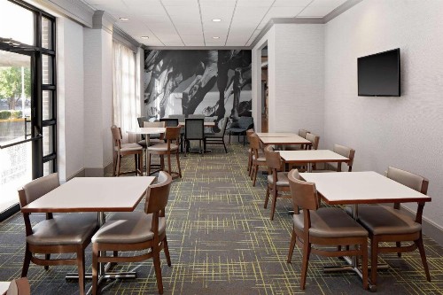 Hampton Inn Louisville Downtown - image 23