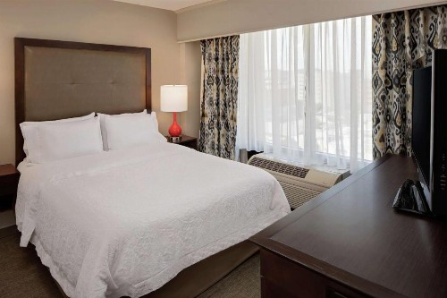 Hampton Inn Louisville Downtown - image 3
