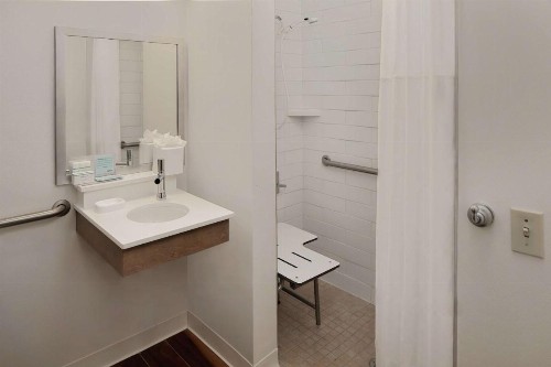 Hampton Inn Louisville Downtown - image 39