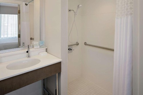 Hampton Inn Louisville Downtown - image 4