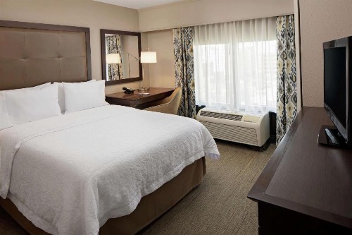 Hampton Inn Louisville Downtown - image 40