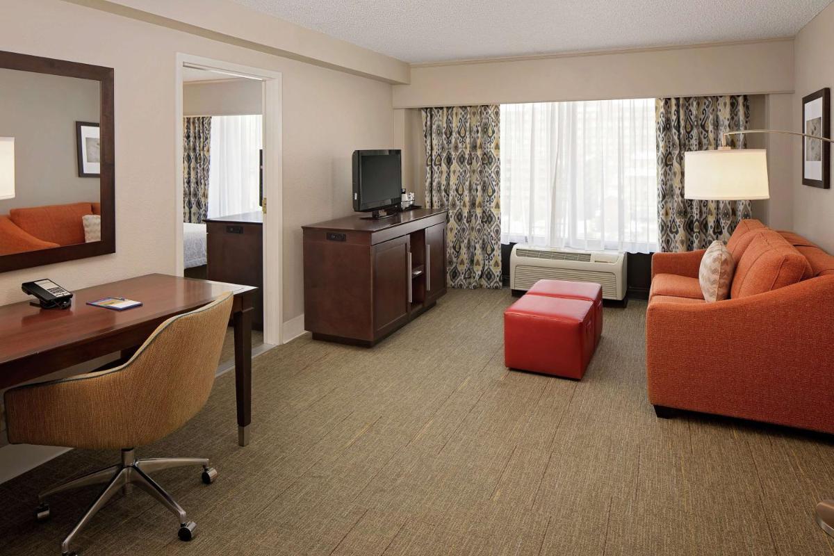 Hampton Inn Louisville Downtown - image 6