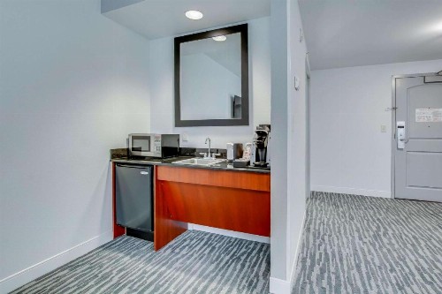 Hilton Garden Inn Louisville-Northeast - image 2