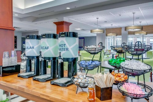 Hilton Garden Inn Louisville-Northeast - image 43