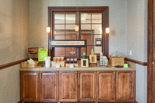 Hampton Inn Louisville Northeast - image 16