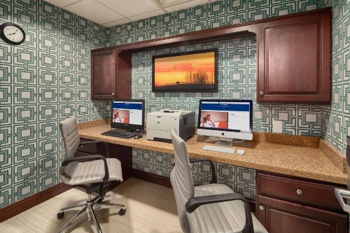 Hampton Inn Louisville Northeast - image 17