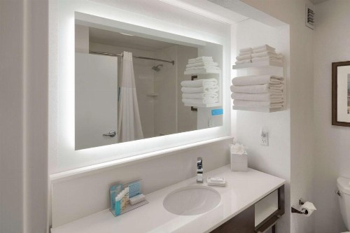 Hampton Inn Louisville Northeast - image 18