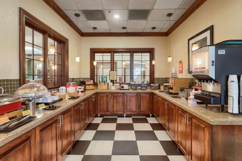 Hampton Inn Louisville Northeast - image 19