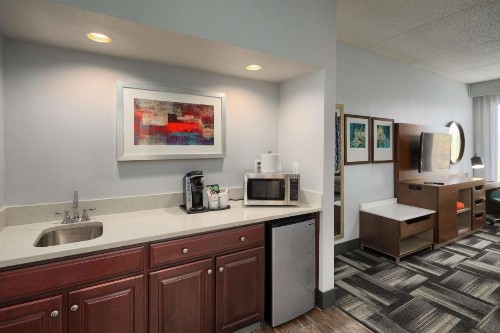 Hampton Inn Louisville Northeast - image 2