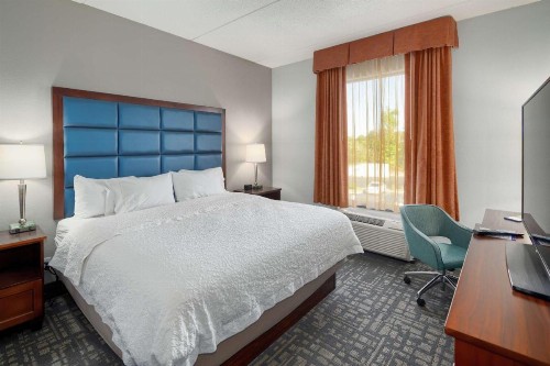 Hampton Inn Louisville Northeast - image 21
