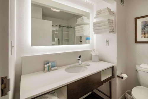 Hampton Inn Louisville Northeast - image 23