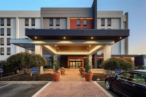 Hampton Inn Louisville Northeast - image 28