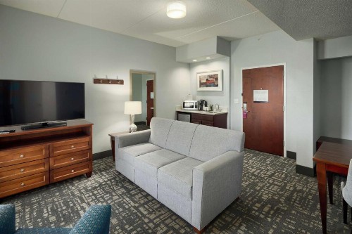 Hampton Inn Louisville Northeast - image 40