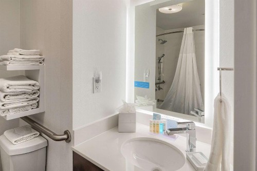 Hampton Inn Louisville Northeast - image 43