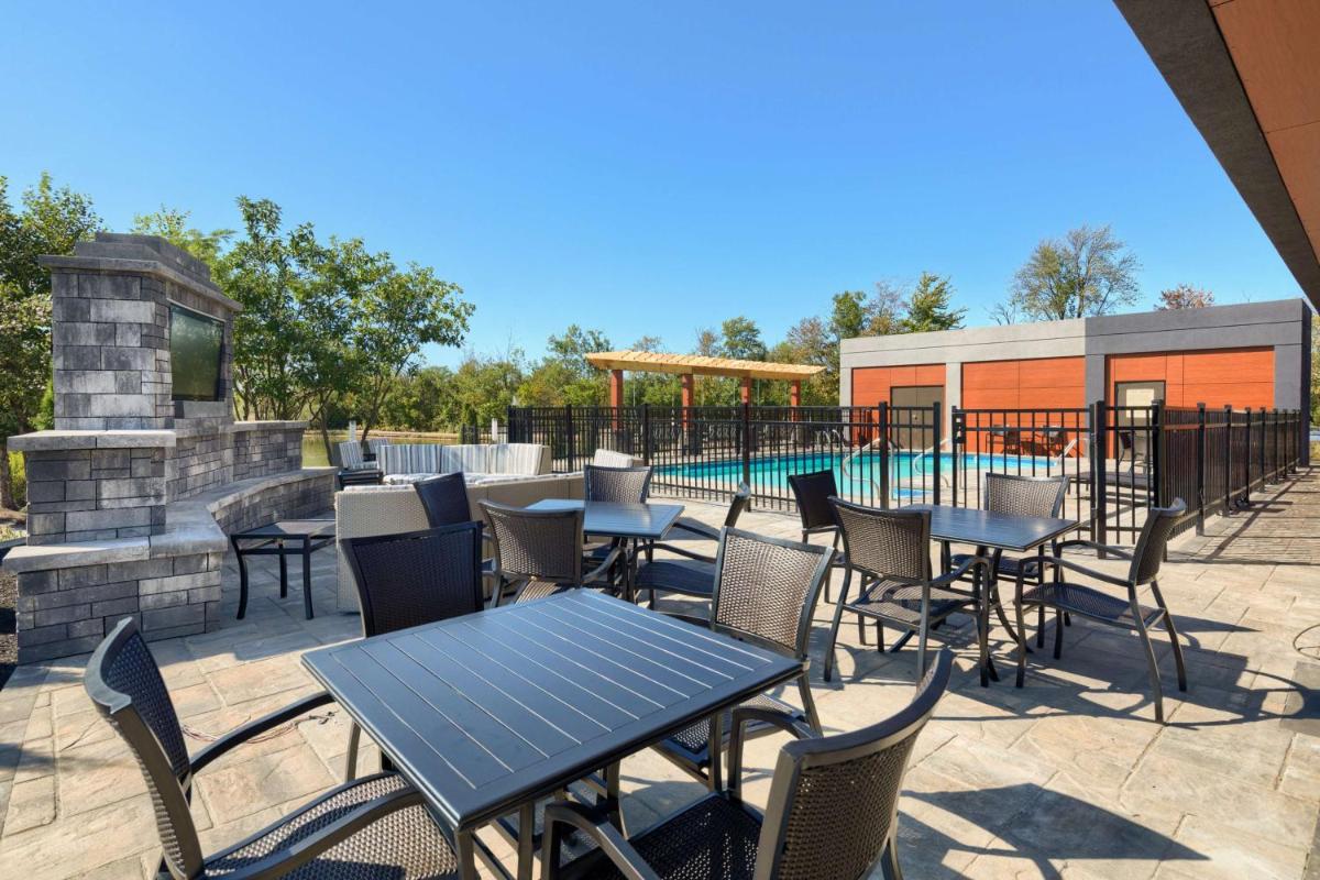Hampton Inn Louisville Northeast - image 5