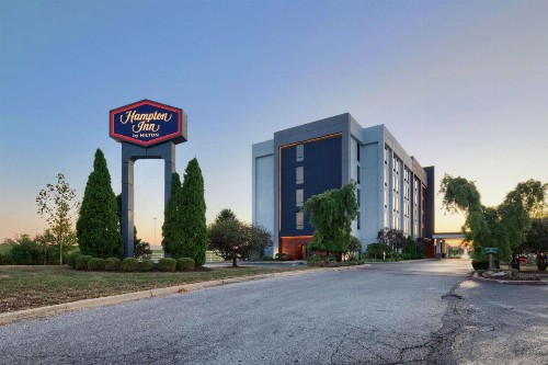 Hampton Inn Louisville Northeast - image 7