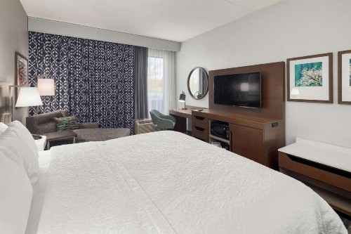 Hampton Inn Louisville Northeast - image 9