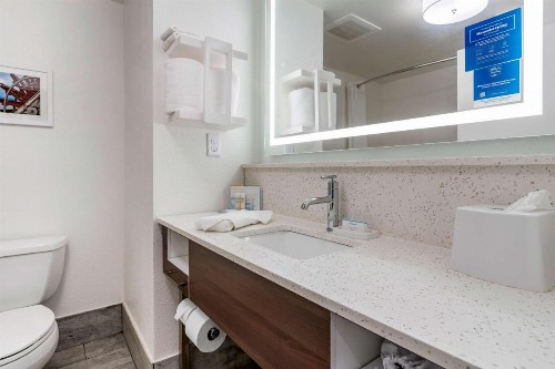 Hampton Inn & Suites Louisville East - image 10