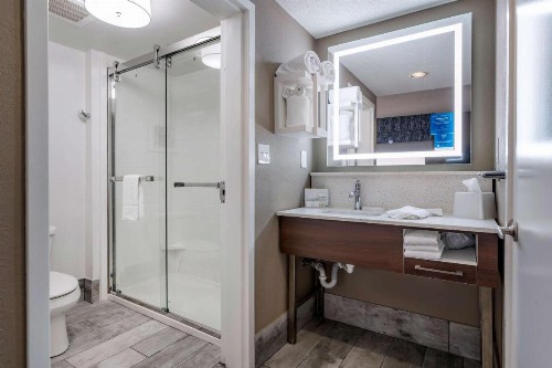 Hampton Inn & Suites Louisville East - image 11
