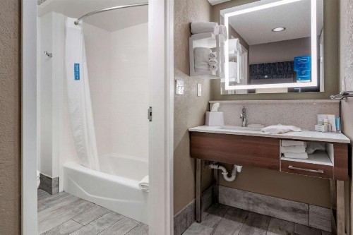 Hampton Inn & Suites Louisville East - image 13