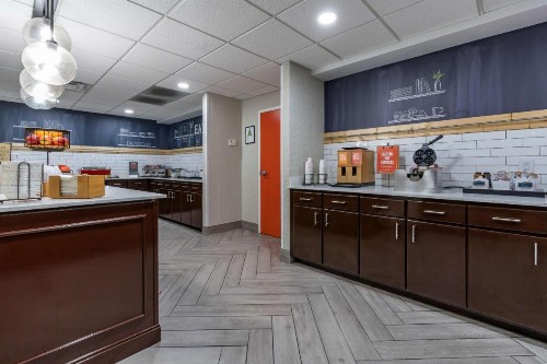 Hampton Inn & Suites Louisville East - image 9