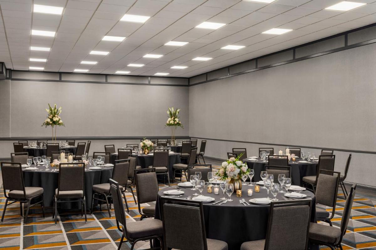 Crowne Plaza Louisville Airport Expo Center an IHG Hotel - image 7