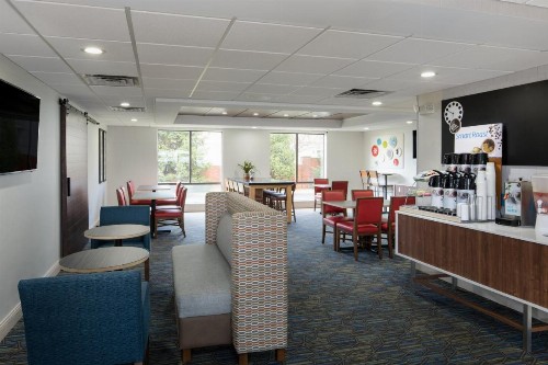 Holiday Inn Express Louisville Northeast an IHG Hotel - image 18
