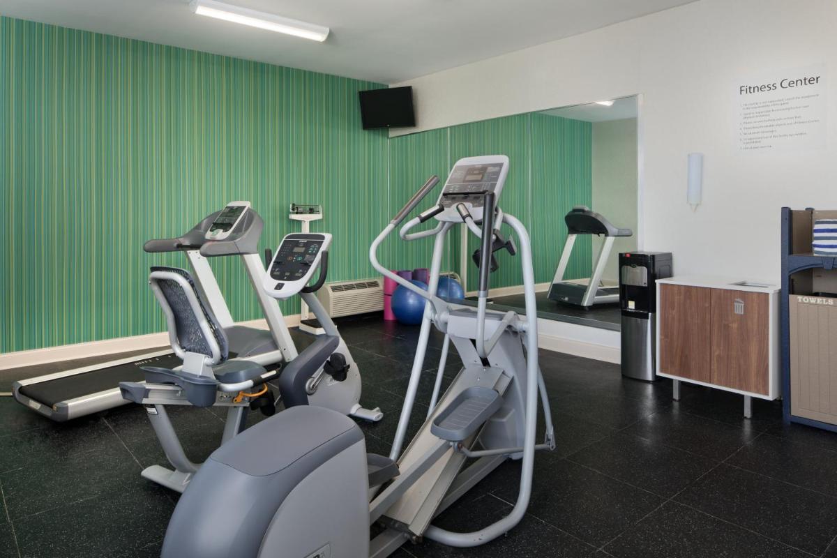 Holiday Inn Express Louisville Northeast an IHG Hotel - image 3