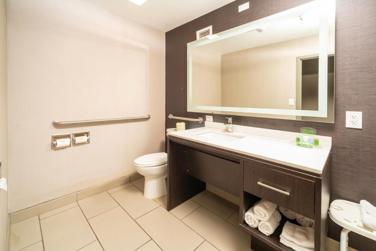Holiday Inn Louisville East - Hurstbourne an IHG Hotel - image 4
