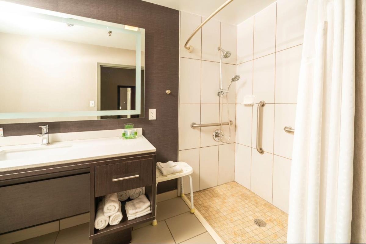 Holiday Inn Louisville East - Hurstbourne an IHG Hotel - image 5