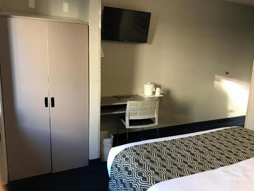 Microtel Inn By Wyndham Louisville East - image 12