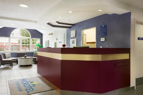 Microtel Inn By Wyndham Louisville East - image 2