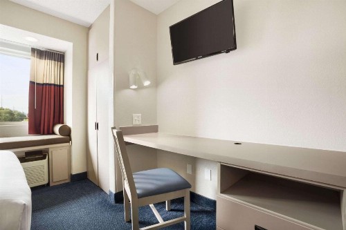 Microtel Inn By Wyndham Louisville East - image 26