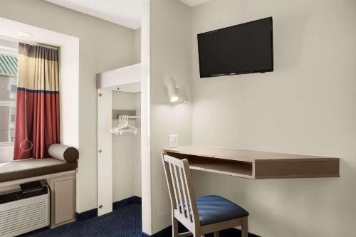 Microtel Inn By Wyndham Louisville East - image 29