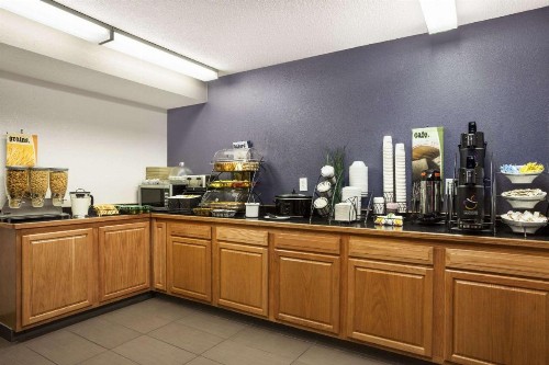 Microtel Inn By Wyndham Louisville East - image 3