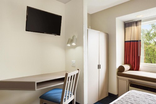 Microtel Inn By Wyndham Louisville East - image 30