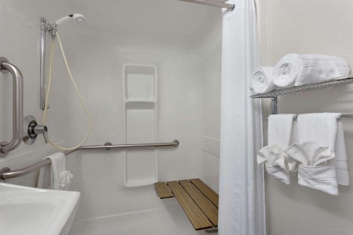 Microtel Inn By Wyndham Louisville East - image 34