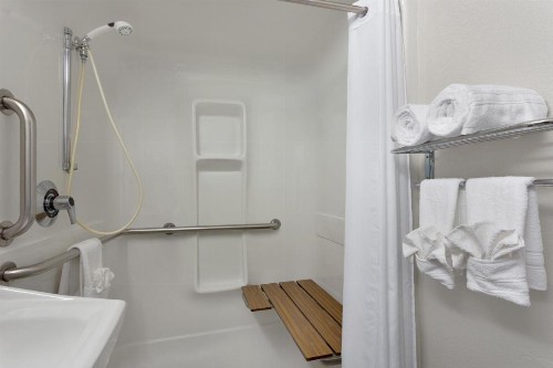 Microtel Inn By Wyndham Louisville East - image 38