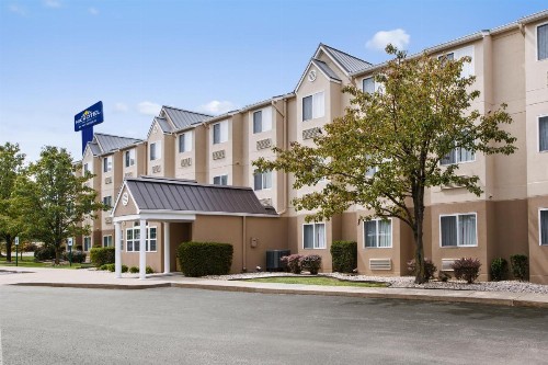 Microtel Inn By Wyndham Louisville East - image 4