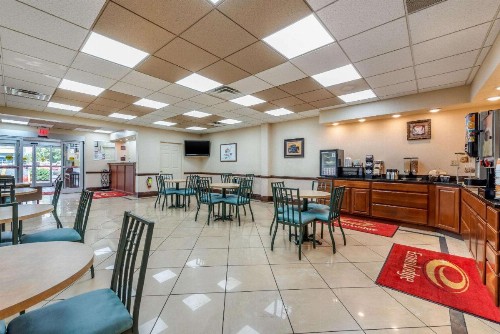 Econo Lodge Downtown Louisville - image 10