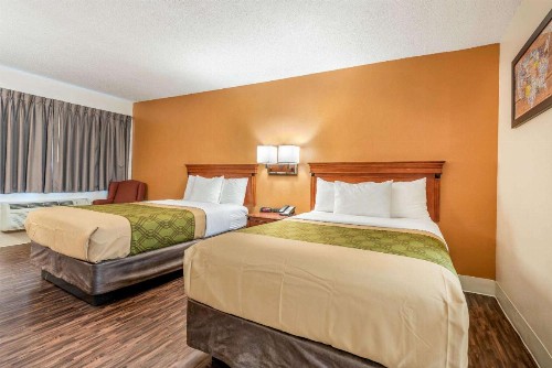 Econo Lodge Downtown Louisville - image 11