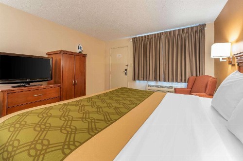 Econo Lodge Downtown Louisville - image 14