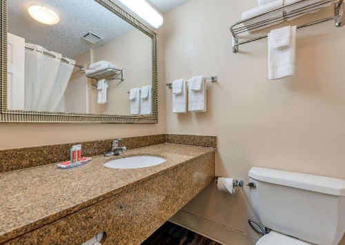 Econo Lodge Downtown Louisville - image 15