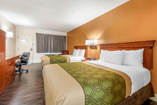 Econo Lodge Downtown Louisville - image 16