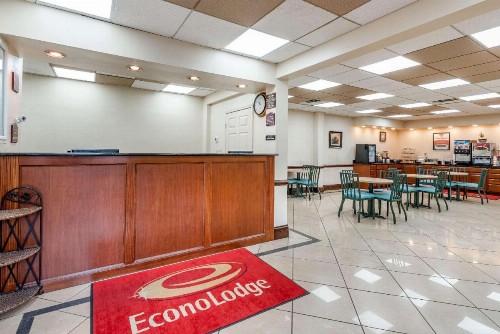 Econo Lodge Downtown Louisville - image 19